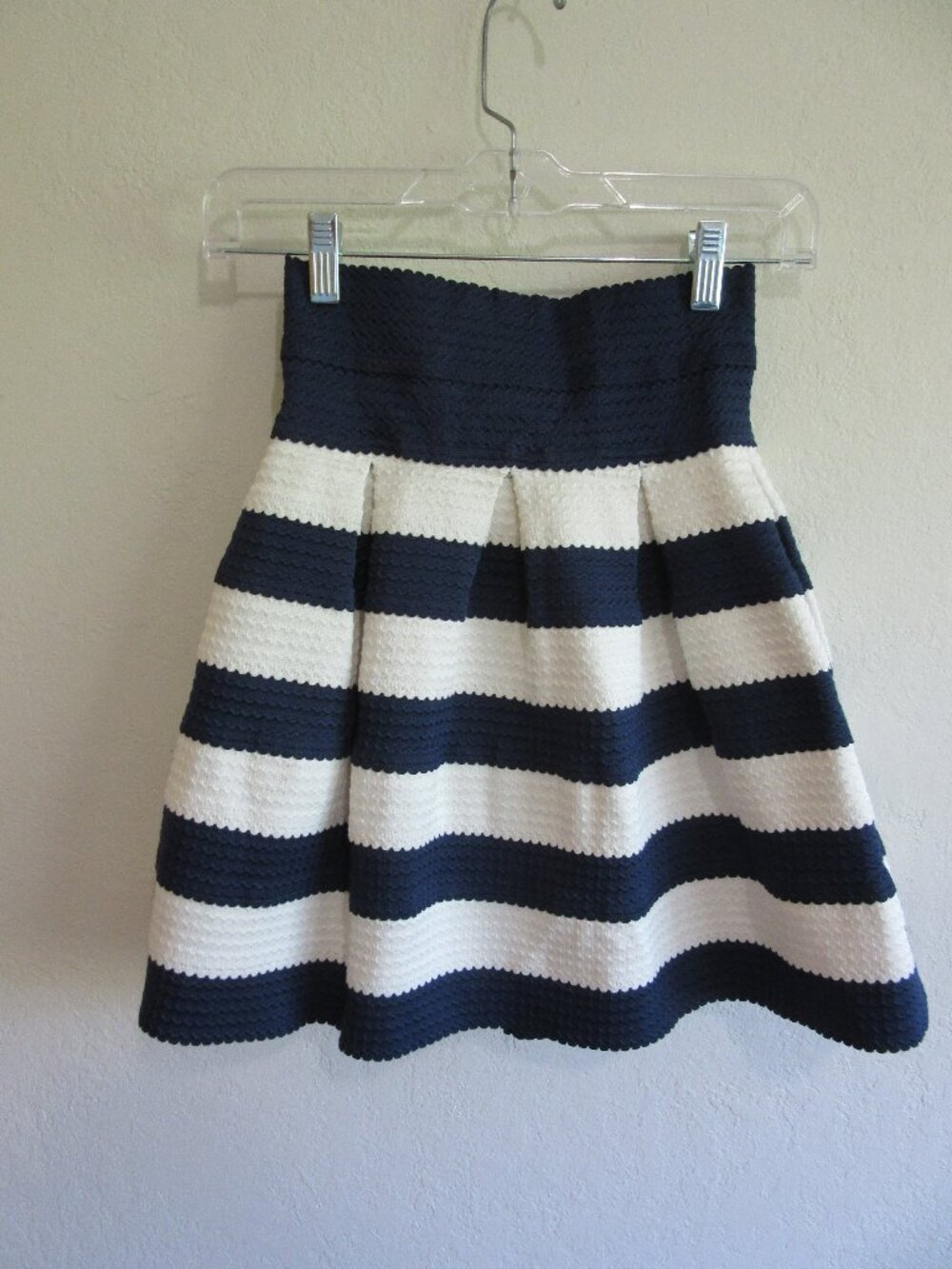 WISH LIST Blue & White Horizontal Stripe M Pleated Mini Skirt
